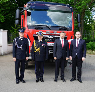 Przekazanie nowego wozu strażackiego dla jednostki Ochotniczej Straży Pożarnej w Opinogórze