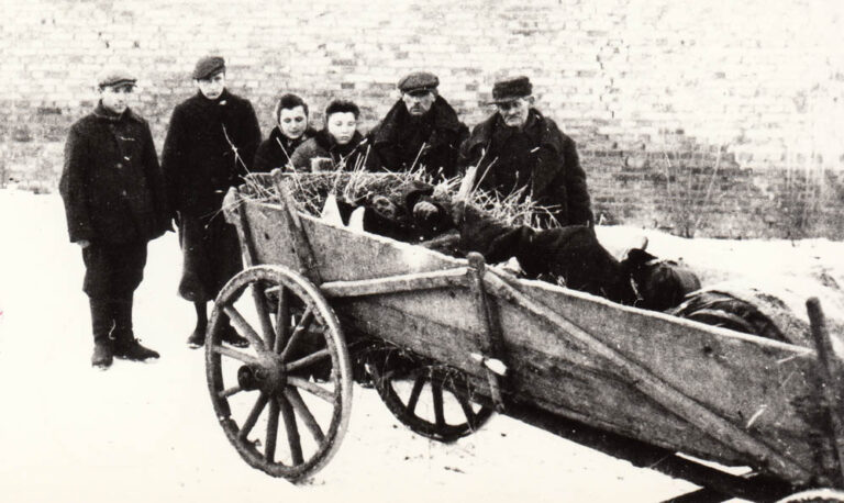 81. rocznica zbrodni niemieckiej na dziedzińcu ciechanowskiego ratusza