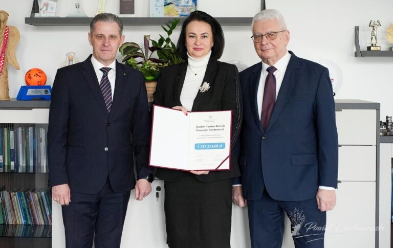 Starostwo Powiatowe w Ciechanowie otrzymało dotację 1,3 mln zł na przewozy autobusowe