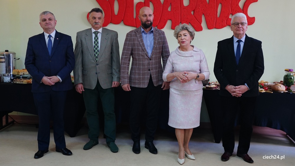 Wielkanocne spotkanie sympatyków i członków Prawa i Sprawiedliwości, wspólne życzenia i tradycyjny stół