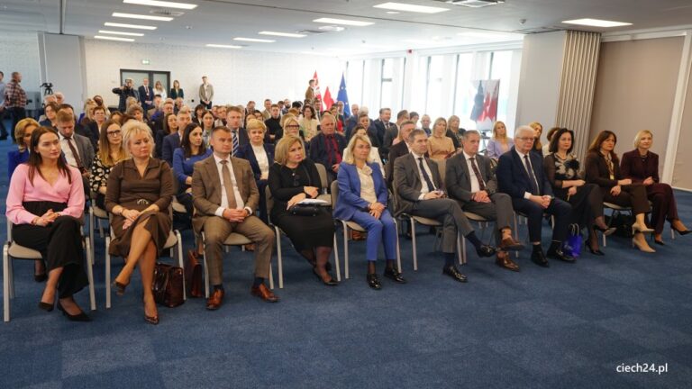 Podpisanie umów – wsparcie dla samorządów z powiatu ciechanowskiego