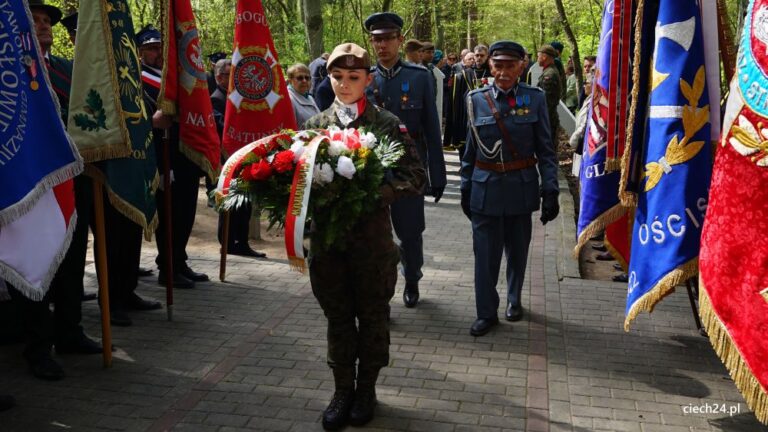 W Lesie Ościsłowskim oddano hołd ofiarom terroru…