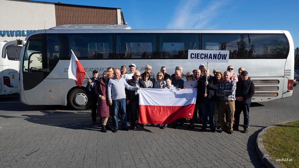 Środowiska prawicowe z Ciechanowa jadą wspierać protestujących w Warszawie...